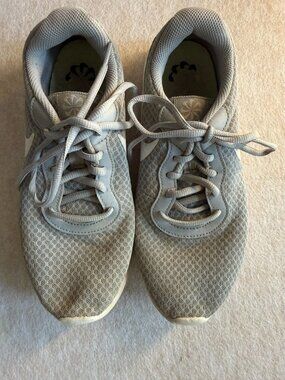 Nike Women’s Running Shoes Gray Mesh Sneakers Size 9.5 Lightweight Comfort